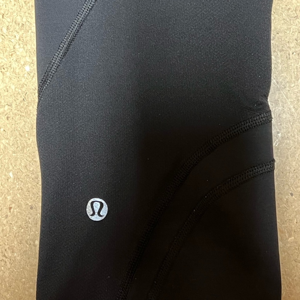 Black lululemon cropped leggings